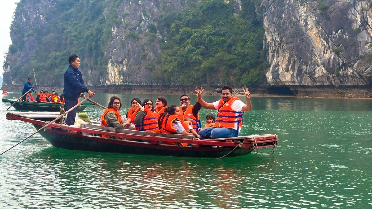 Đo&agrave;n kh&aacute;ch thuộc c&ocirc;ng ty dược của tỷ ph&uacute; Ấn Độ tại Quảng Ninh th&aacute;ng 8/2024.