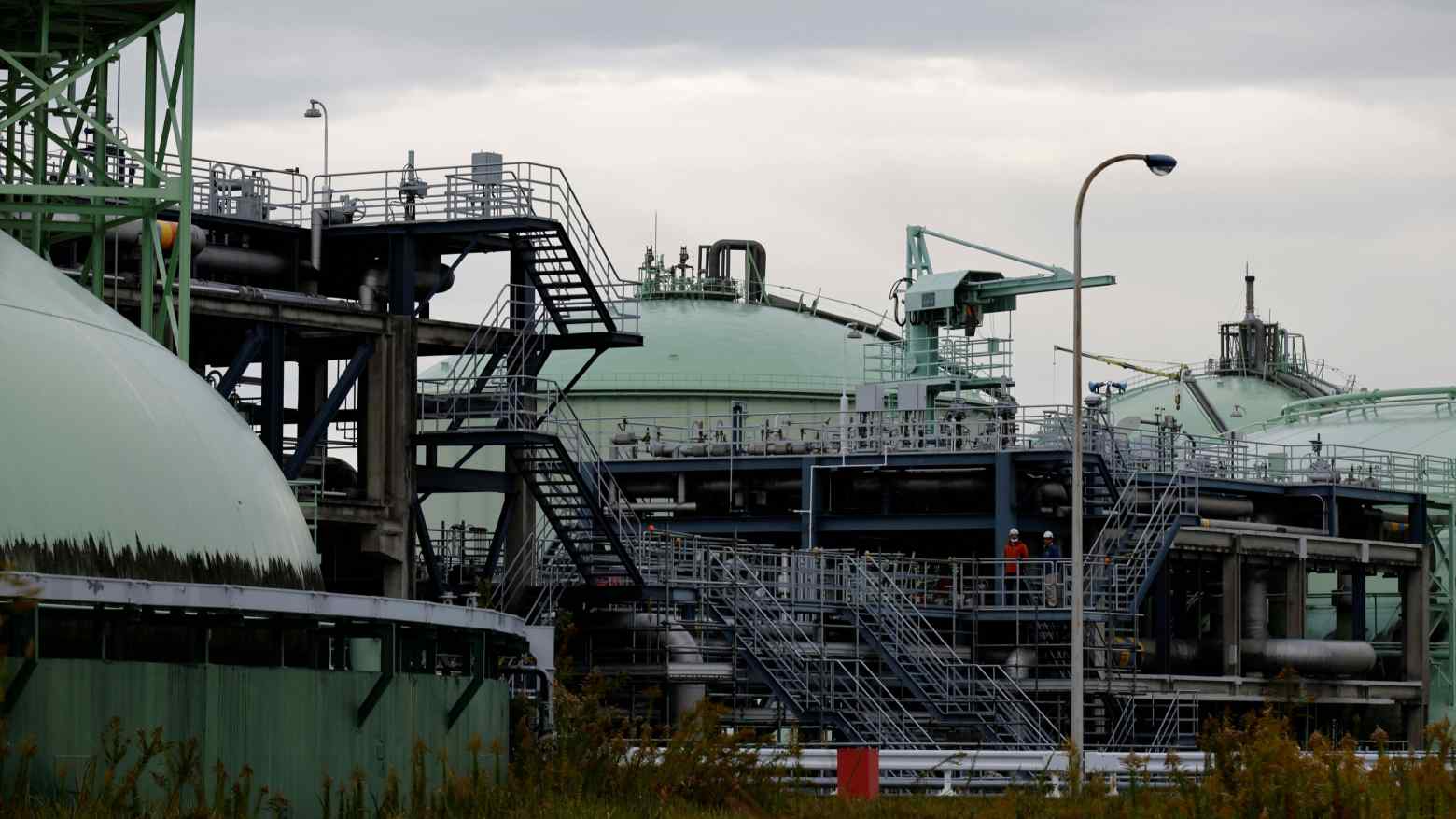 Các bồn chứa LNG của  Tokyo Gas ở tỉnh Chiba. Nhật Bản được cho là đang cân nhắc tham gia vào một Link Trang Chủ PG88.Com Mới #2026 LNG ở bang Alaska, Mỹ - Ảnh: Reuters