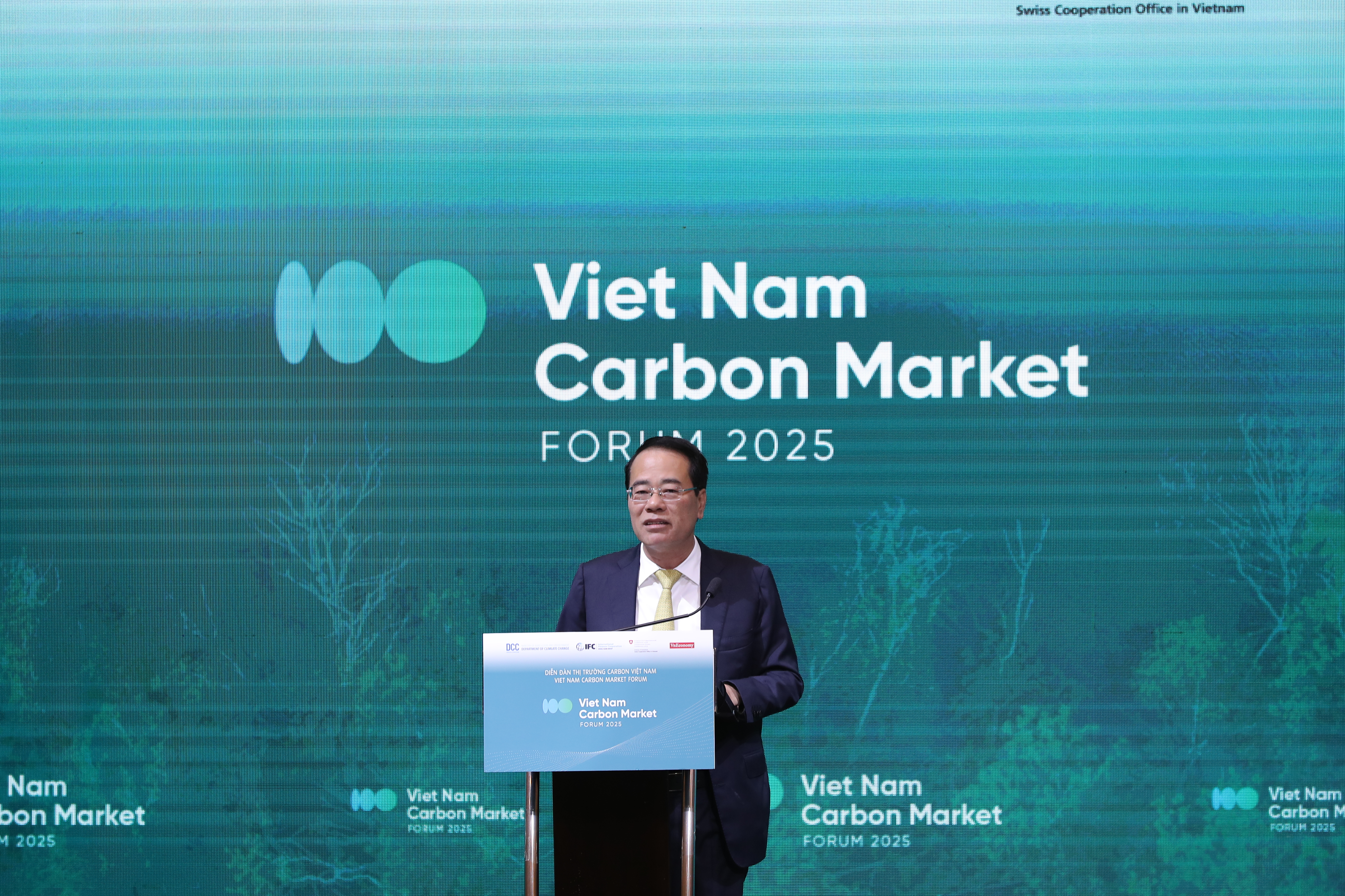 &Ocirc;ng Tăng Thế Cường, Cục trưởng, Cục Biến đổi kh&iacute; hậu, Bộ N&ocirc;ng nghiệp v&agrave; M&ocirc;i trường ph&aacute;t biểu tại Diễn đ&agrave;n.