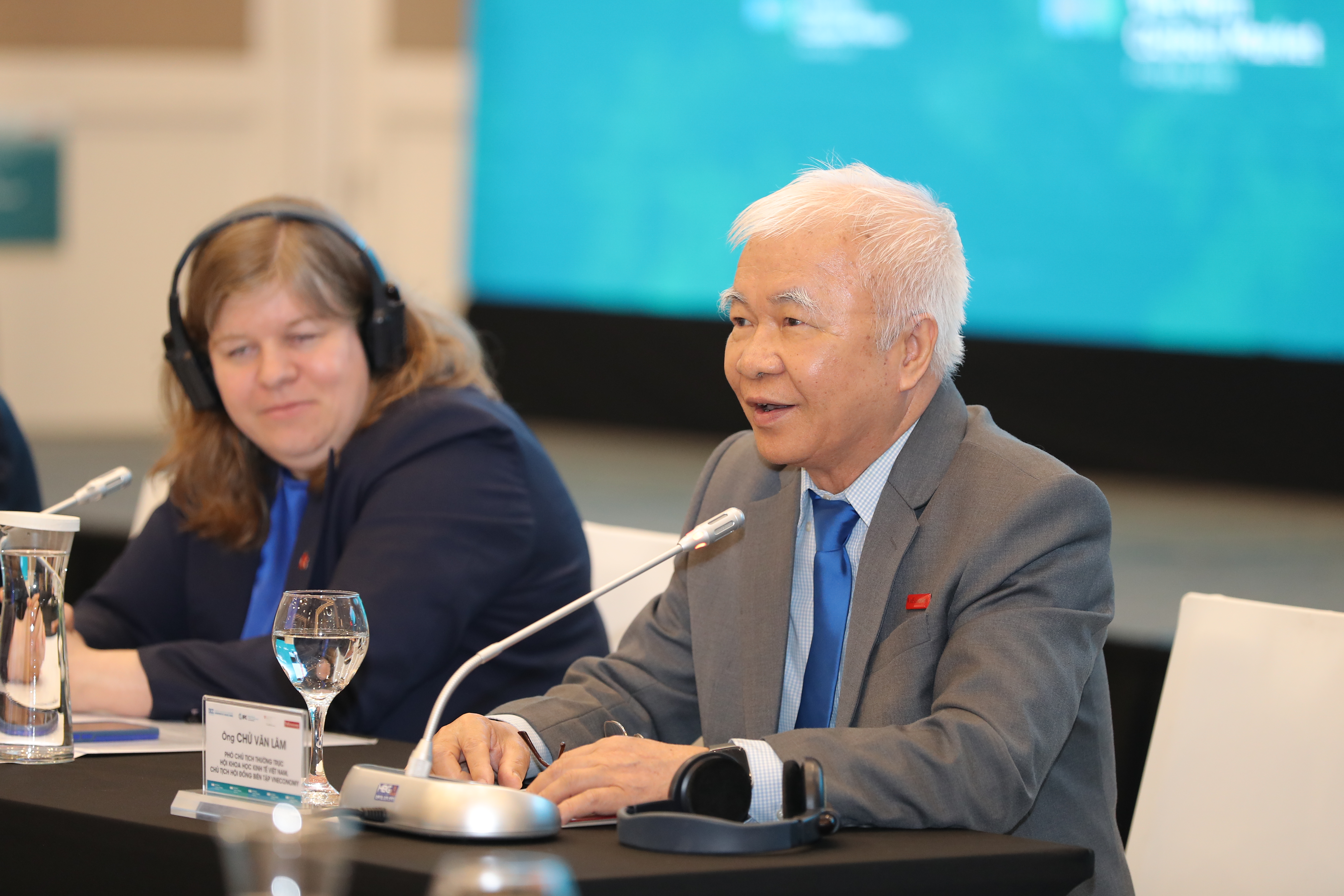 TS. Chử Văn L&acirc;m, Ph&oacute; Chủ tịch thường trực Hội Khoa học Link Trang Chủ PG88.Com Mới #2026 Việt Nam, Chủ tịch Hội đồng bi&ecirc;n tập 6PG88VN, trao đổi tại Diễn đ&agrave;n.