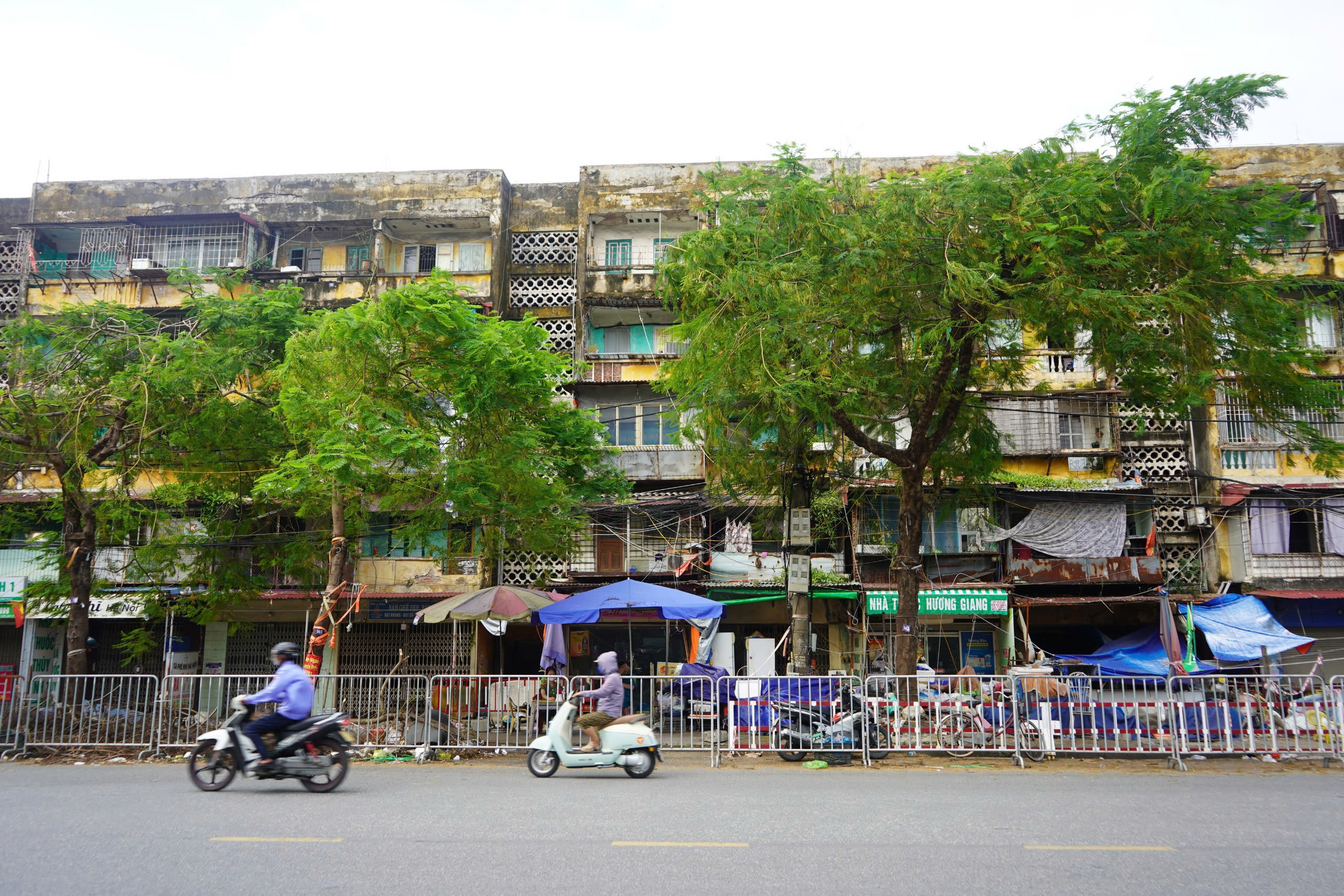 Hải Phòng thu hồi 2 chung cư cũ A7, A8 Vạn Mỹ  bị nghiêng lún sau bão Yagi