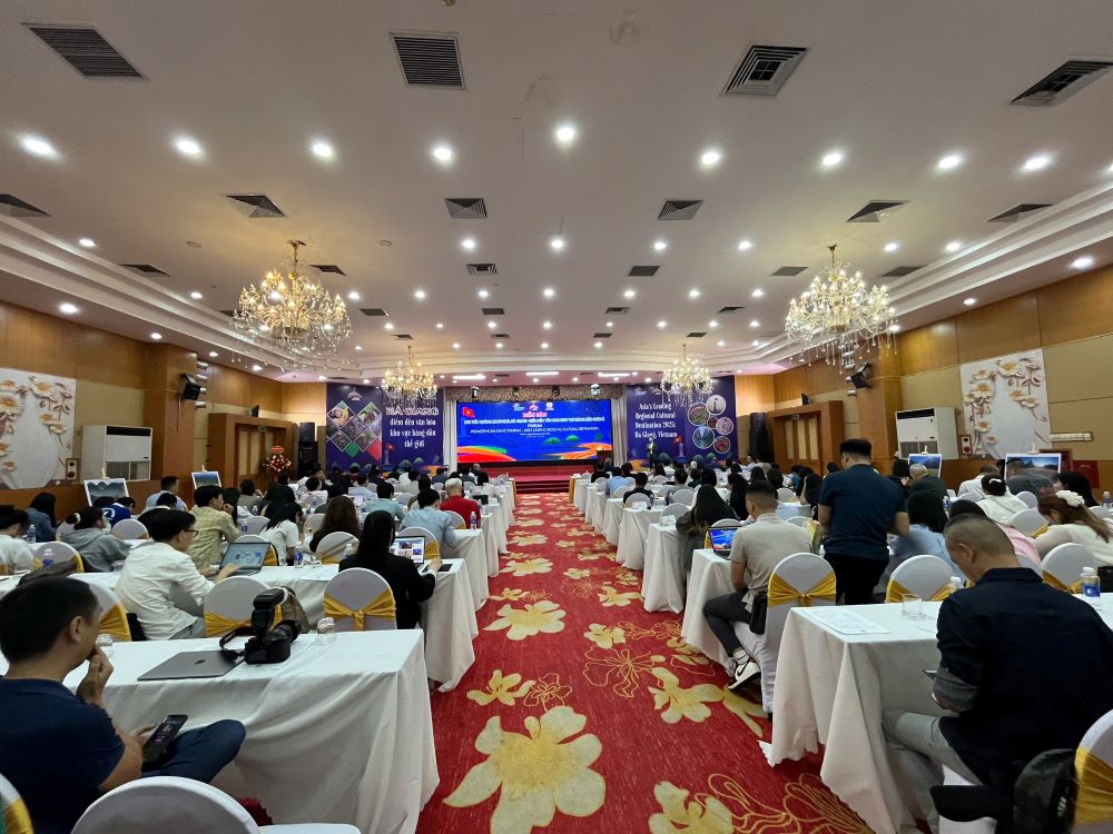 Quang cảnh Diễn đ&agrave;n.