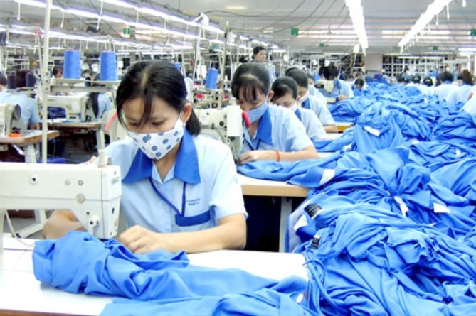 Các 6Pg88.con độc quyền mỗi ngày dệt may đang khẩn trương hoàn thành đơn hàng quý 2 trước ngày 5/7.