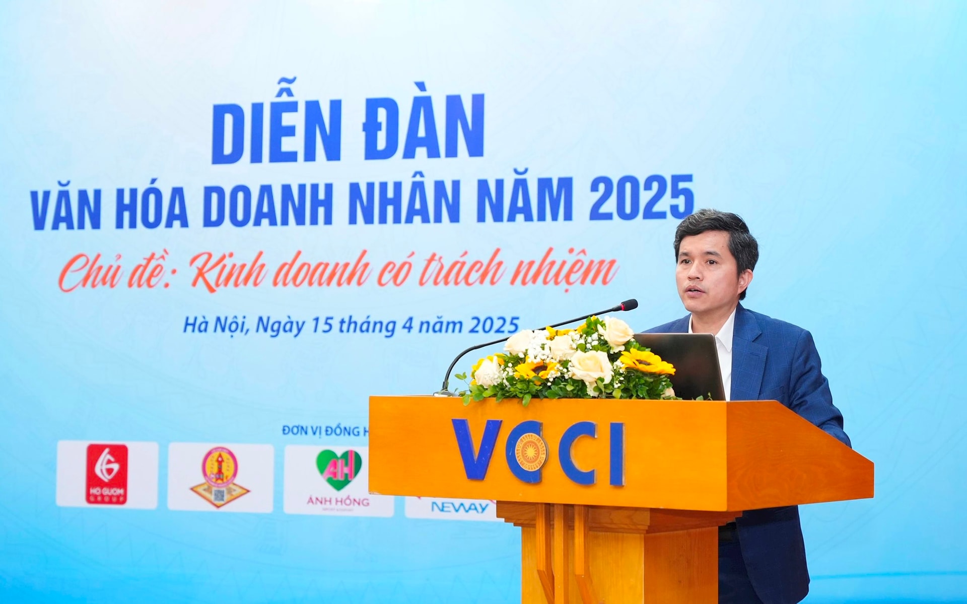 TS. Lương Minh Hu&acirc;n, Viện trưởng Viện Ph&aacute;t triển PG88 Link Dễ Nhớ Pg88.com (VCCI), ph&aacute;t biểu tại hội nghị.