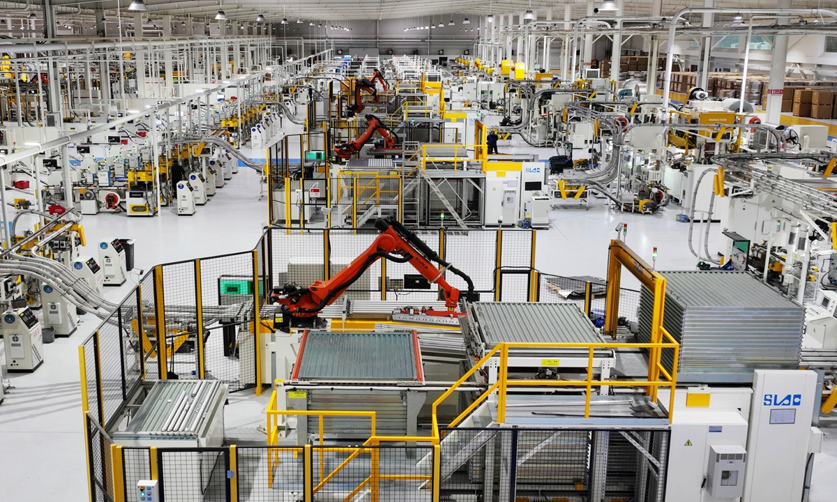D&acirc;y chuyền sản xuất tự động trong nh&agrave; m&aacute;y th&ocirc;ng minh tại Giang T&ocirc;, Trung Quốc. Ảnh: Global Times