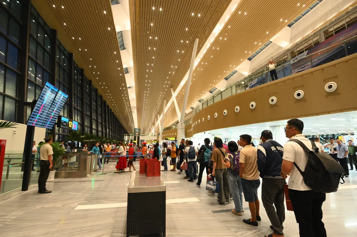 &nbsp;Nh&agrave; ga h&agrave;nh kh&aacute;ch quốc nội T3 phục vụ chuyến bay Pg88ok ưu đãi hấp dẫn đầu ti&ecirc;n từ TP.HCM đi V&acirc;n Đồn (Quảng Ninh).