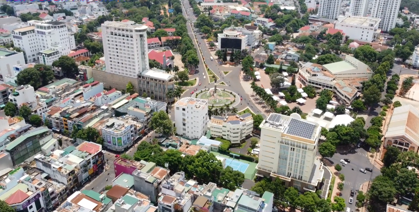 Th&agrave;nh phố Bu&ocirc;n Ma Thuột nơi đặt&nbsp;trung t&acirc;m h&agrave;nh ch&iacute;nh - ch&iacute;nh trị khi s&aacute;p nhập tỉnh&nbsp;Ph&uacute; Y&ecirc;n&nbsp;v&agrave; tỉnh&nbsp;Đắk Lắk