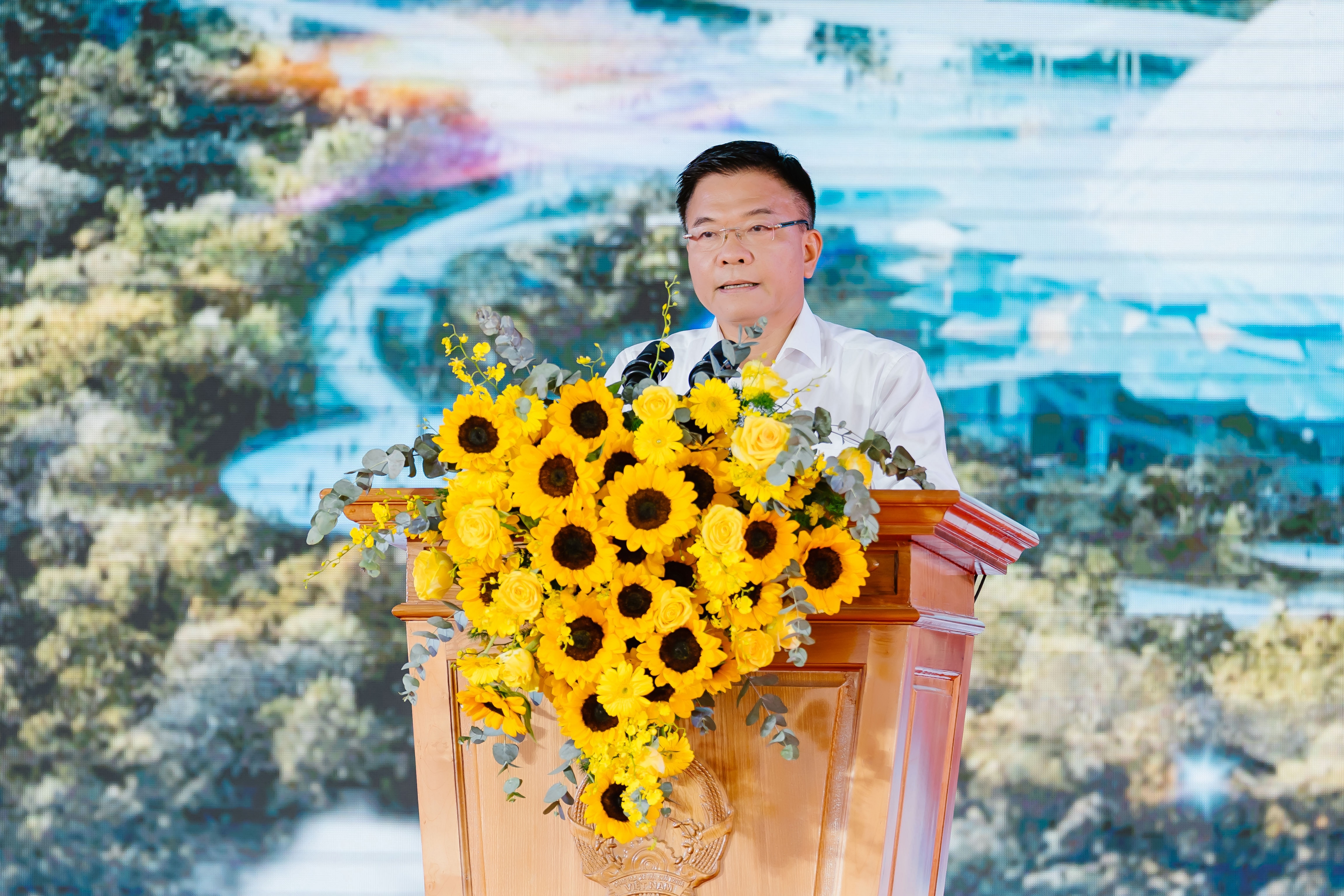 Ph&oacute; Thủ tướng Ch&iacute;nh phủ L&ecirc; Th&agrave;nh Long ph&aacute;t biểu tại buổi lễ