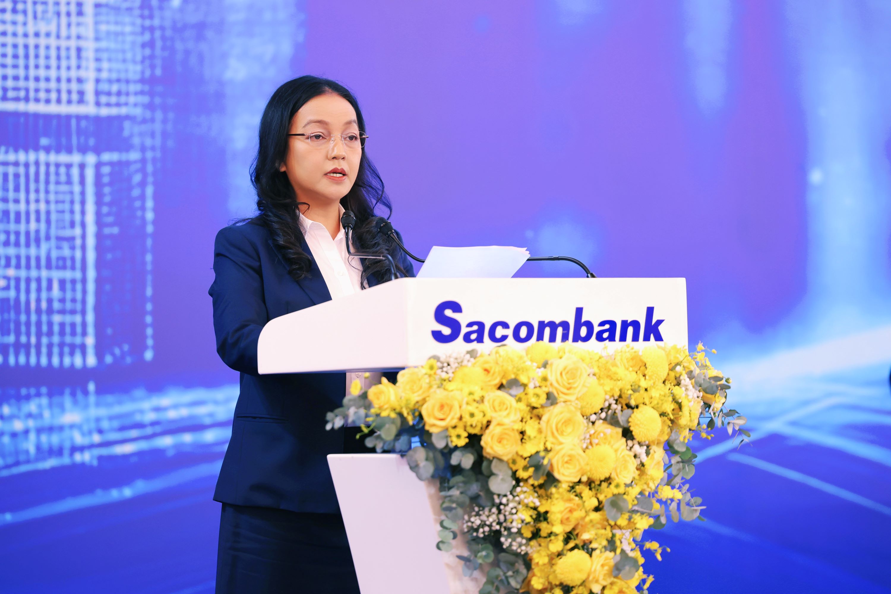 B&agrave; Nguyễn Đức Thạch Diễm - Ph&oacute; Chủ tịch thường trực HĐQT ki&ecirc;m Tổng gi&aacute;m đốc Sacombank tr&igrave;nh b&agrave;y b&aacute;o c&aacute;o kết quả hoạt động PG88 Uy Tín Số 1 Việt Nam nổi bật năm 2024.
