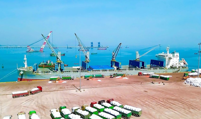 Bến số 3 - Cảng quốc tế L&agrave;o - Việt nh&igrave;n từ tr&ecirc;n cao. Ảnh: Thu Trang.