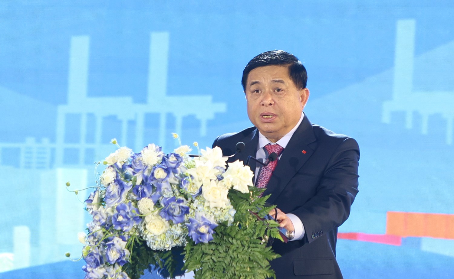Ph&oacute; Thủ tướng Ch&iacute;nh phủ Nguyễn Ch&iacute; Dũng ph&aacute;t biểu tại buổi lễ. Ảnh B&aacute;o H&agrave; Tĩnh