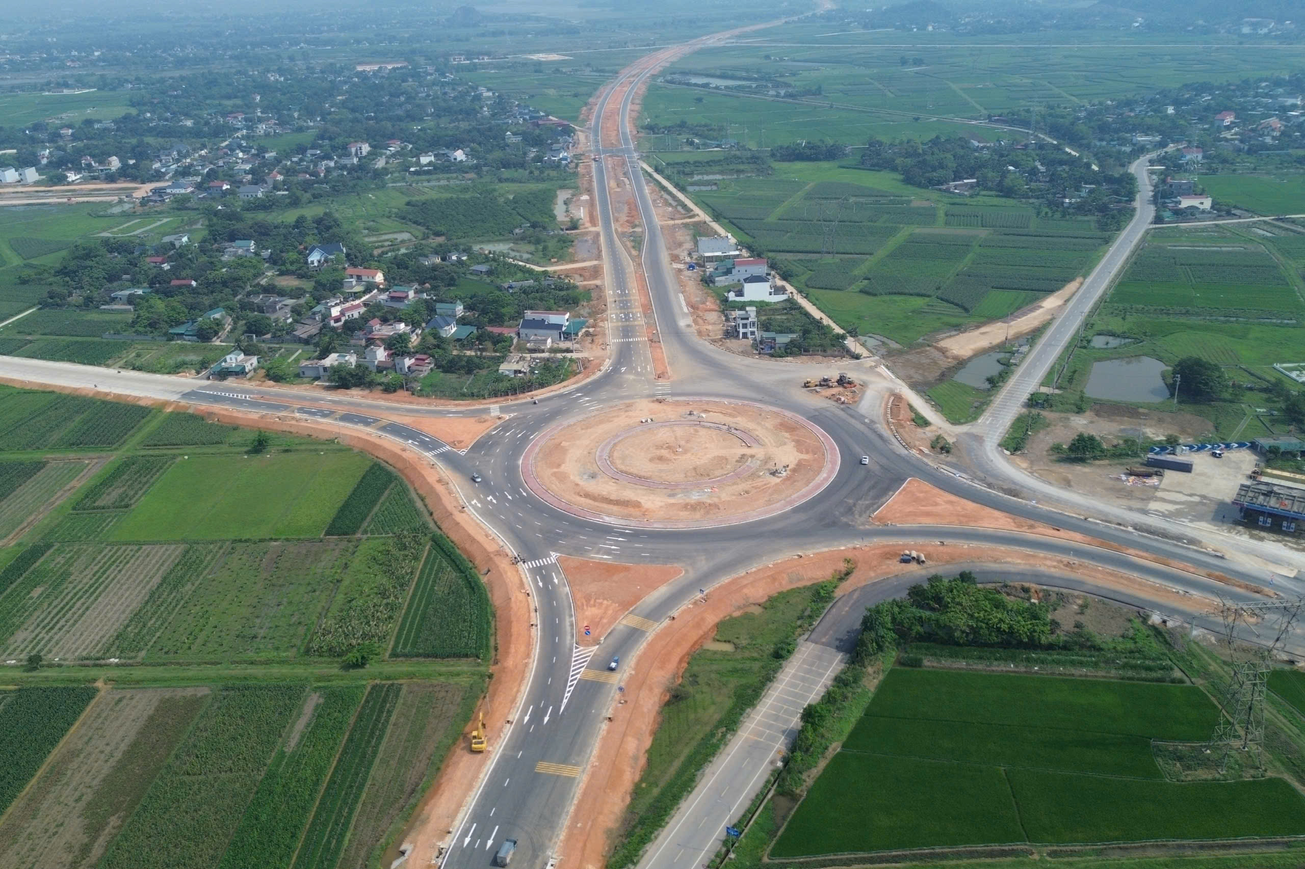 Điểm cuối của tuyến l&agrave; tại n&uacute;t giao đường QL12B v&agrave; đường Đồng Phong - C&uacute;c Phương tại x&atilde; Văn Phương, huyện Nho Quan.