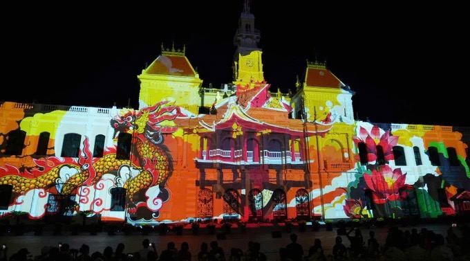Biểu diễn nghệ thuật 3D mapping tại trụ sở Hội đồng nh&acirc;n d&acirc;n - Ủy ban nh&acirc;n d&acirc;n Th&agrave;nh phố.&nbsp;