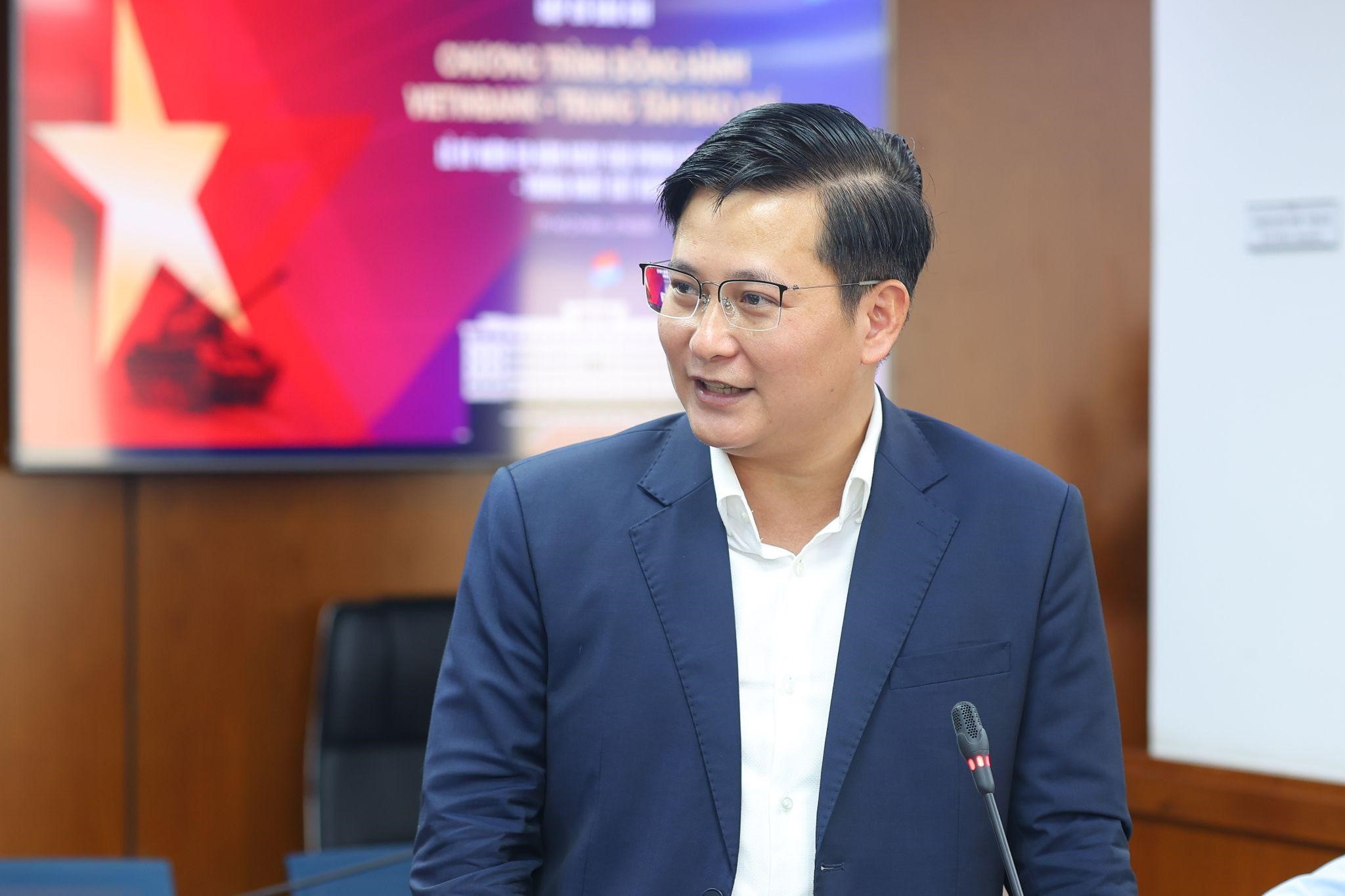 &Ocirc;ng Trần C&ocirc;ng Quỳnh L&acirc;n, Ph&oacute; Tổng Gi&aacute;m đốc ki&ecirc;m Gi&aacute;m đốc Khối C&ocirc;ng nghệ Th&ocirc;ng tin, Gi&aacute;m đốc Khối Dữ liệu & Tr&iacute; tuệ nh&acirc;n tạo VietinBank.