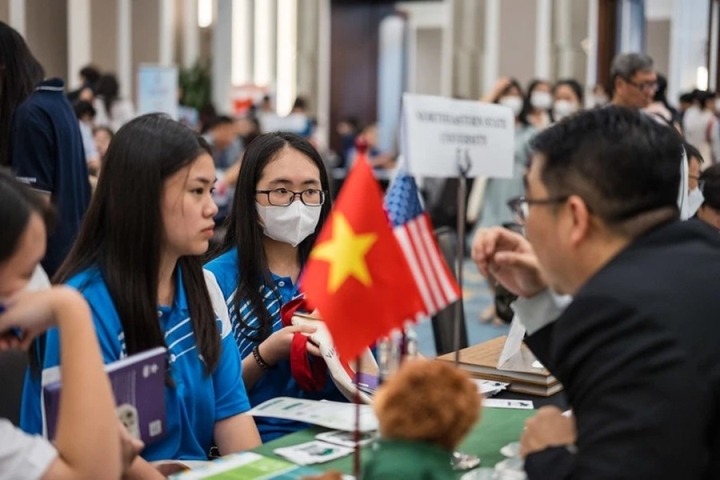 Tiếng Anh vẫn là một rào cản lớn với học sinh Việt Nam khi du học. Ảnh: Internet
