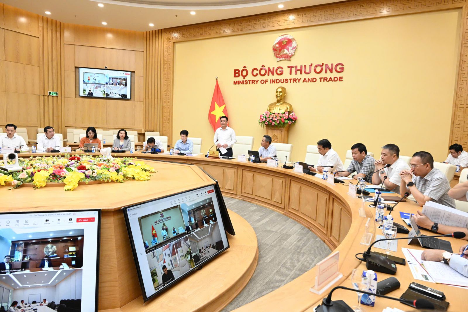 Bộ trưởng Bộ Công Thương Nguyễn Hồng Diên chủ trì buổi Pg88hi Thể Thao, Bóng Đá, Casino, Nổ Hũ, Xổ Số với các Tập đoàn, Tổng công ty, các 6Pg88.con độc quyền mỗi ngày lớn của Việt Nam.