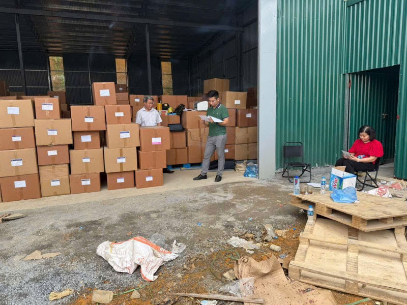 Bộ Công an xác định, có hơn 900 nhãn hiệu PG88 xổ số, casino, bóng đá chức năng được nhóm đối tượng sản xuất. Ảnh: Laodong.vn.
