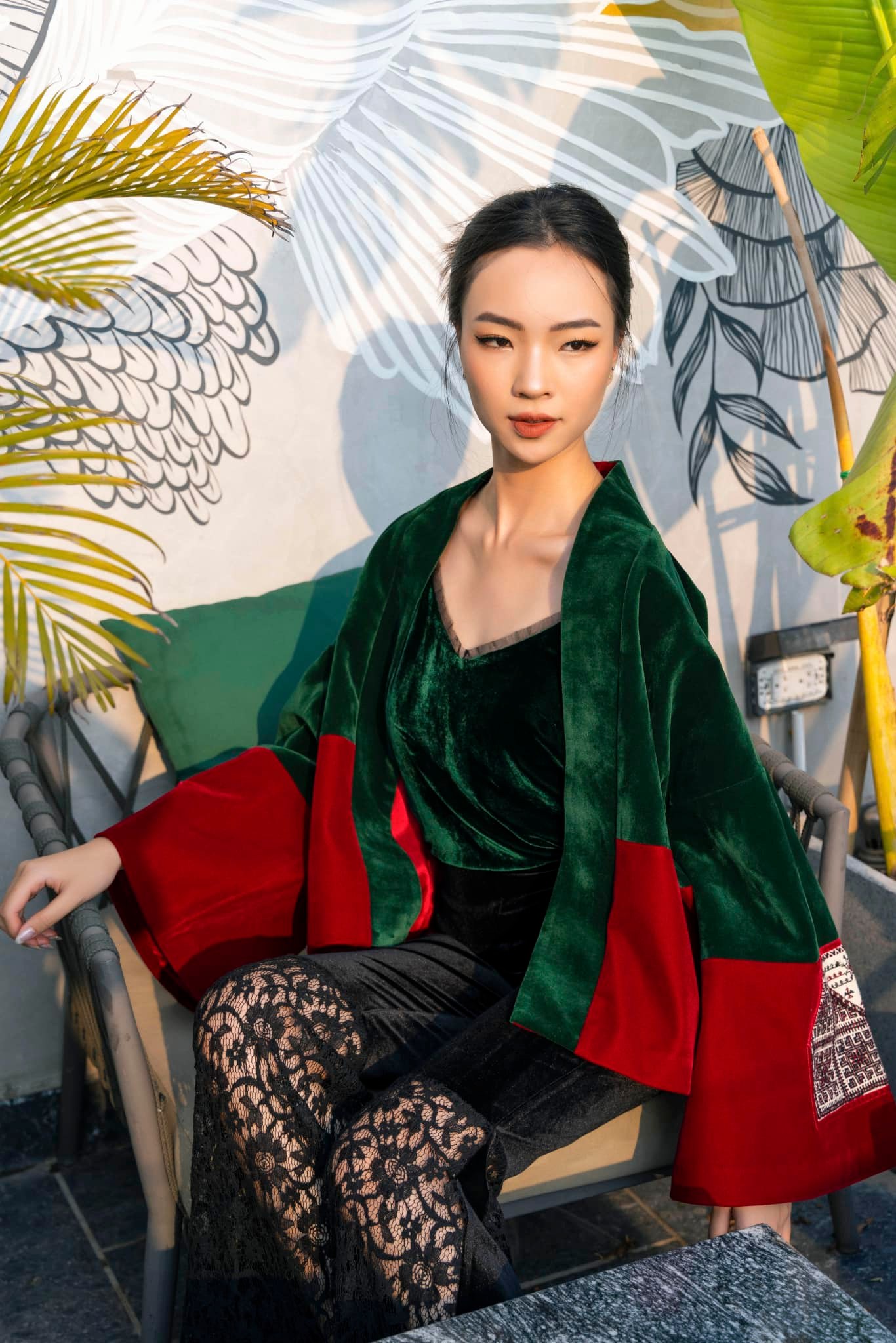 Một thiết kế kết hợp giữa nhung v&agrave; thổ cẩm của thương hiệu&nbsp;thương hiệu La Phạm.