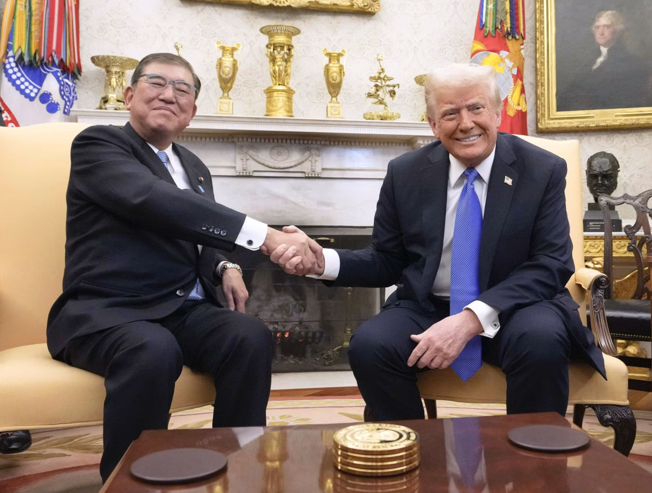 Thủ tướng Nhật Bản Shigeru Ishiba gặp Tổng thống Trump tại Nh&agrave; Trắng v&agrave;o th&aacute;ng 2/2025 - Ảnh: Getty Images