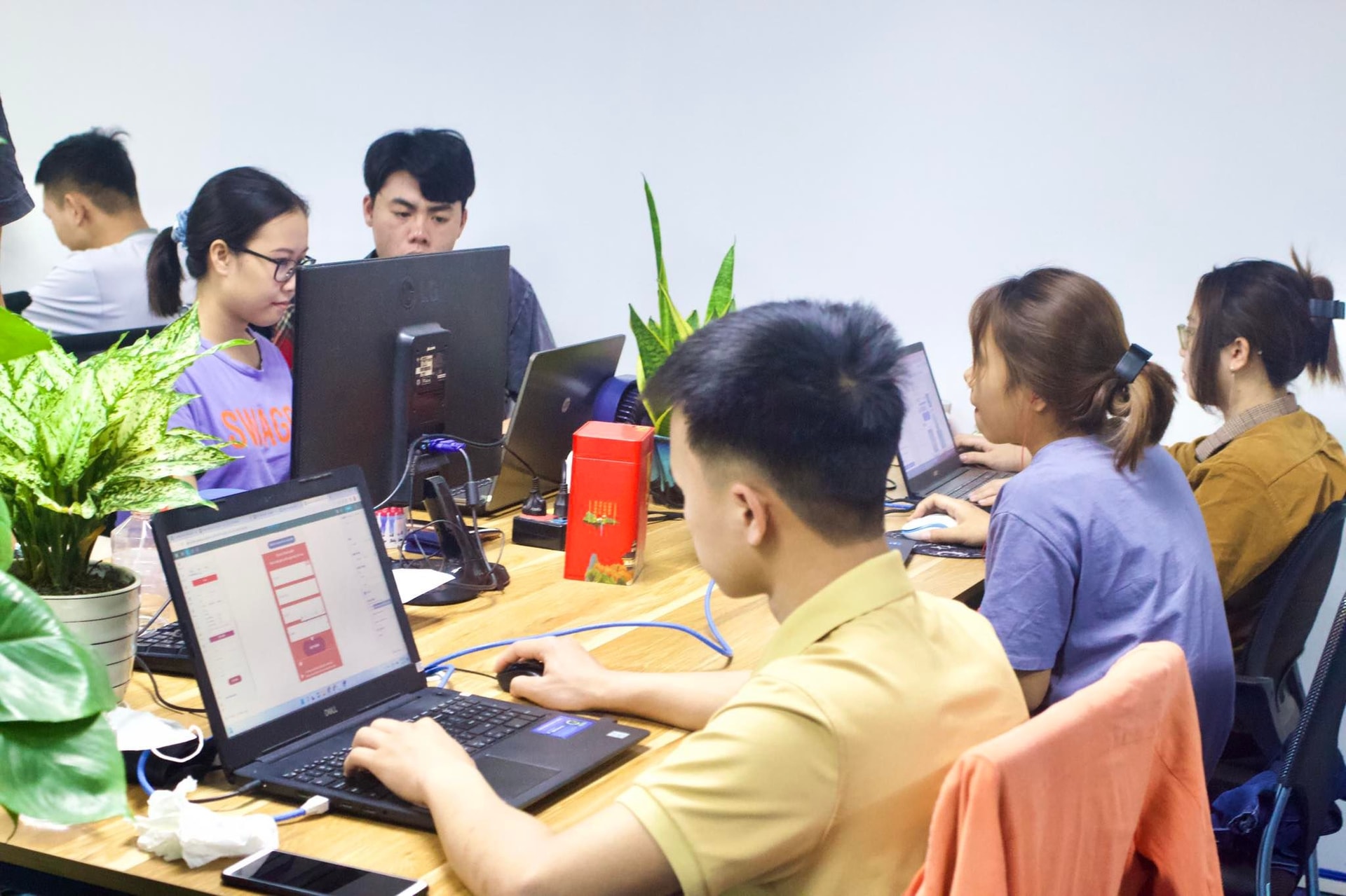 Nguồn nhân lực PG88 Sòng bạc trực tuyến TOP 1 Việt Nam | Casino, Nổ Hũ điện tử Việt Nam hiện nay vừa thiếu, vừa yếu. Ảnh minh họa.