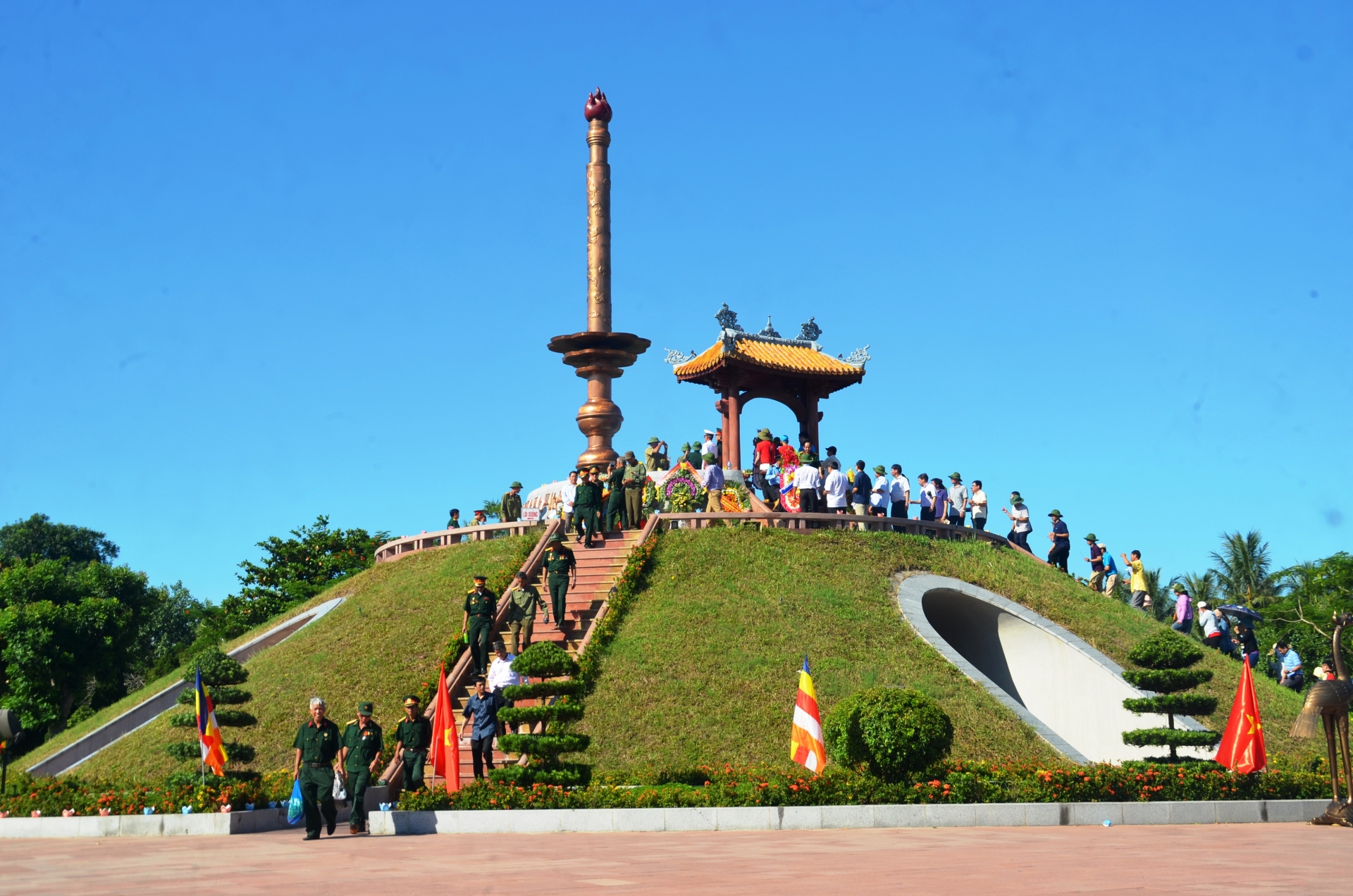 Th&agrave;nh cổ Quảng Trị.