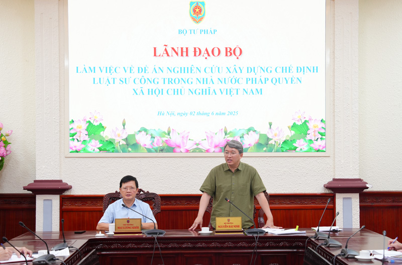 Bộ trưởng Nguyễn Hải Ninh phát biểu kết luận buổi Pg88hi Thể Thao, Bóng Đá, Casino, Nổ Hũ, Xổ Số. Ảnh: MOJ.
