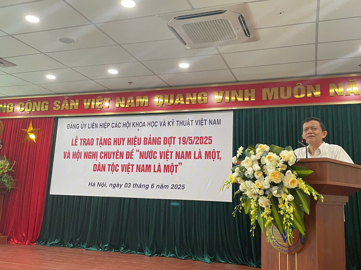 Đại t&aacute;, PGS.TS Nguyễn Mạnh H&agrave; tr&igrave;nh b&agrave;y chuy&ecirc;n đề b&agrave;i viết của Tổng B&iacute; thư T&ocirc; L&acirc;m 