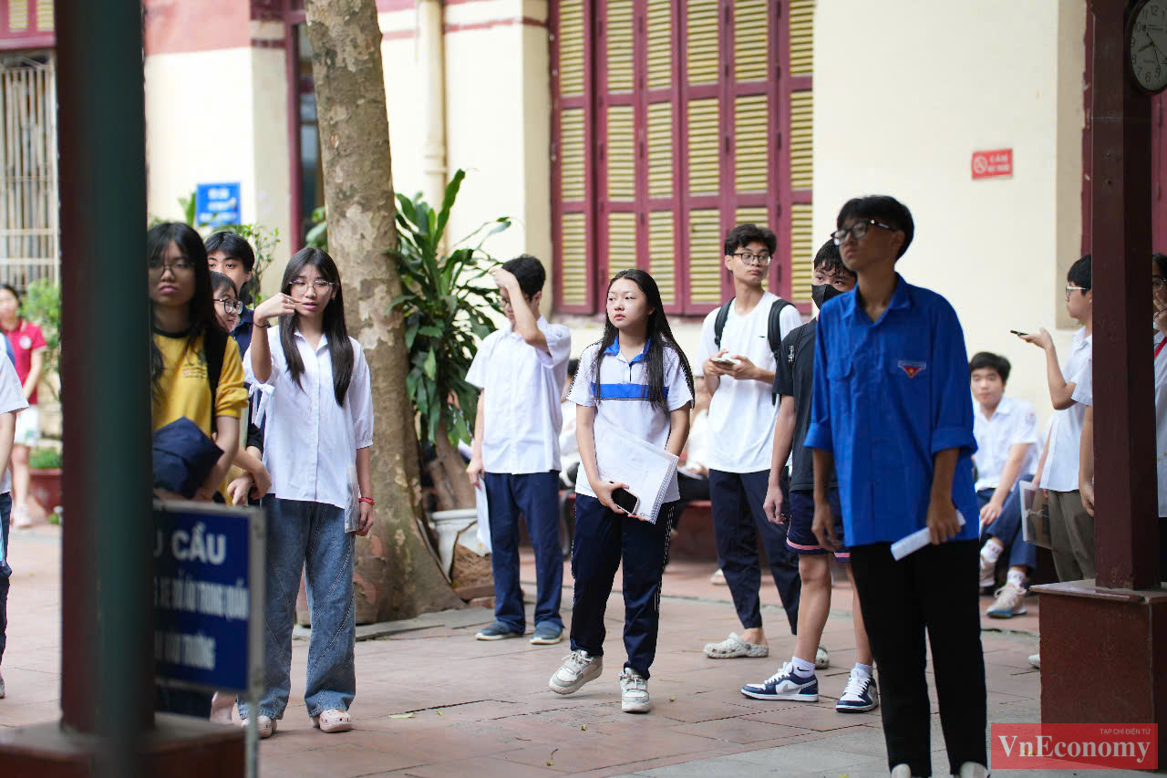 Trong 2 ng&agrave;y 7 v&agrave; 8/6, c&aacute;c em học sinh sẽ l&agrave;m b&agrave;i thi 3 m&ocirc;n To&aacute;n, Ngữ văn v&agrave; Ngoại ngữ.
