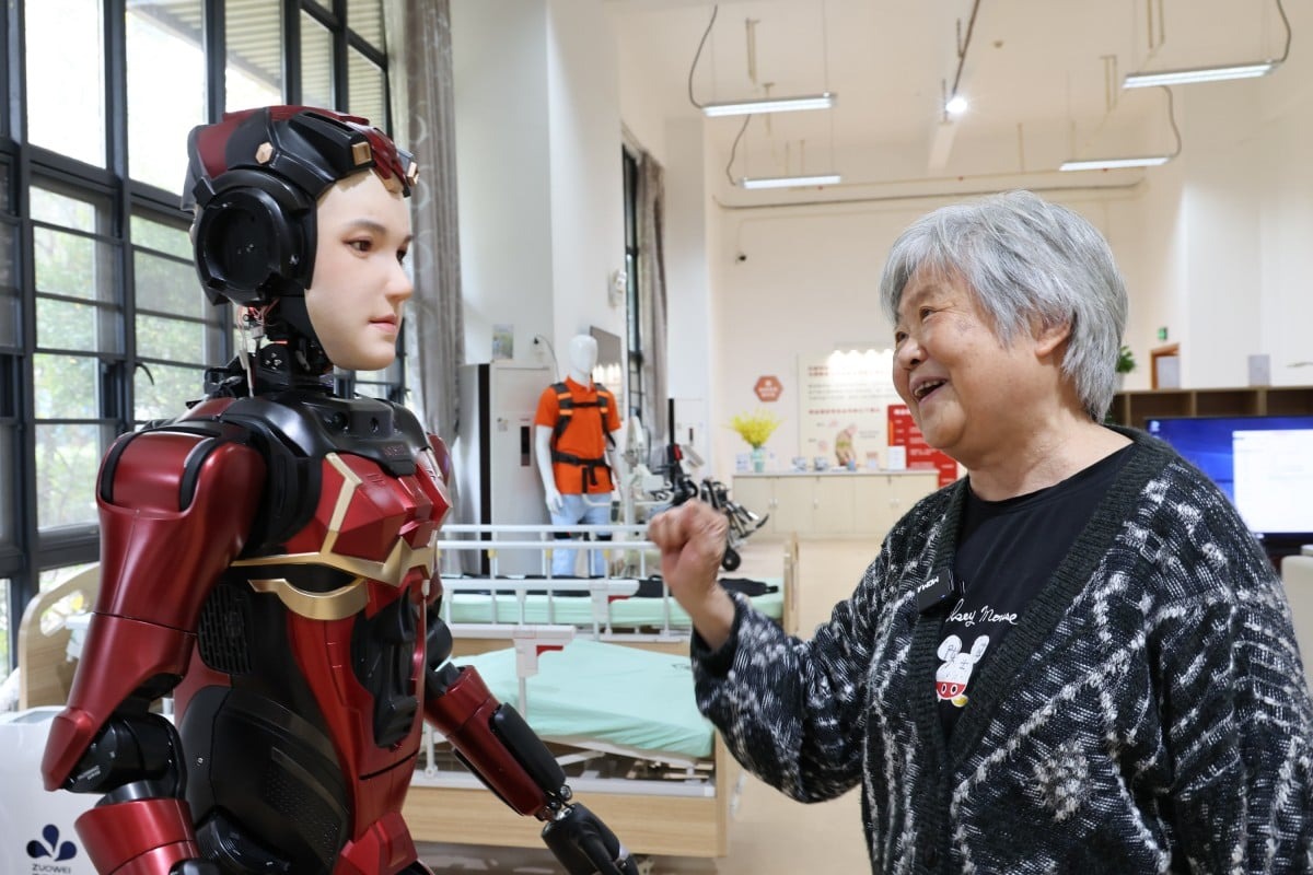 Việc triển khai robot trong lĩnh vực chăm s&oacute;c người cao tuổi được đ&aacute;nh gi&aacute; l&agrave; phức tạp hơn nhiều so với c&aacute;c ứng dụng trong c&ocirc;ng nghiệp