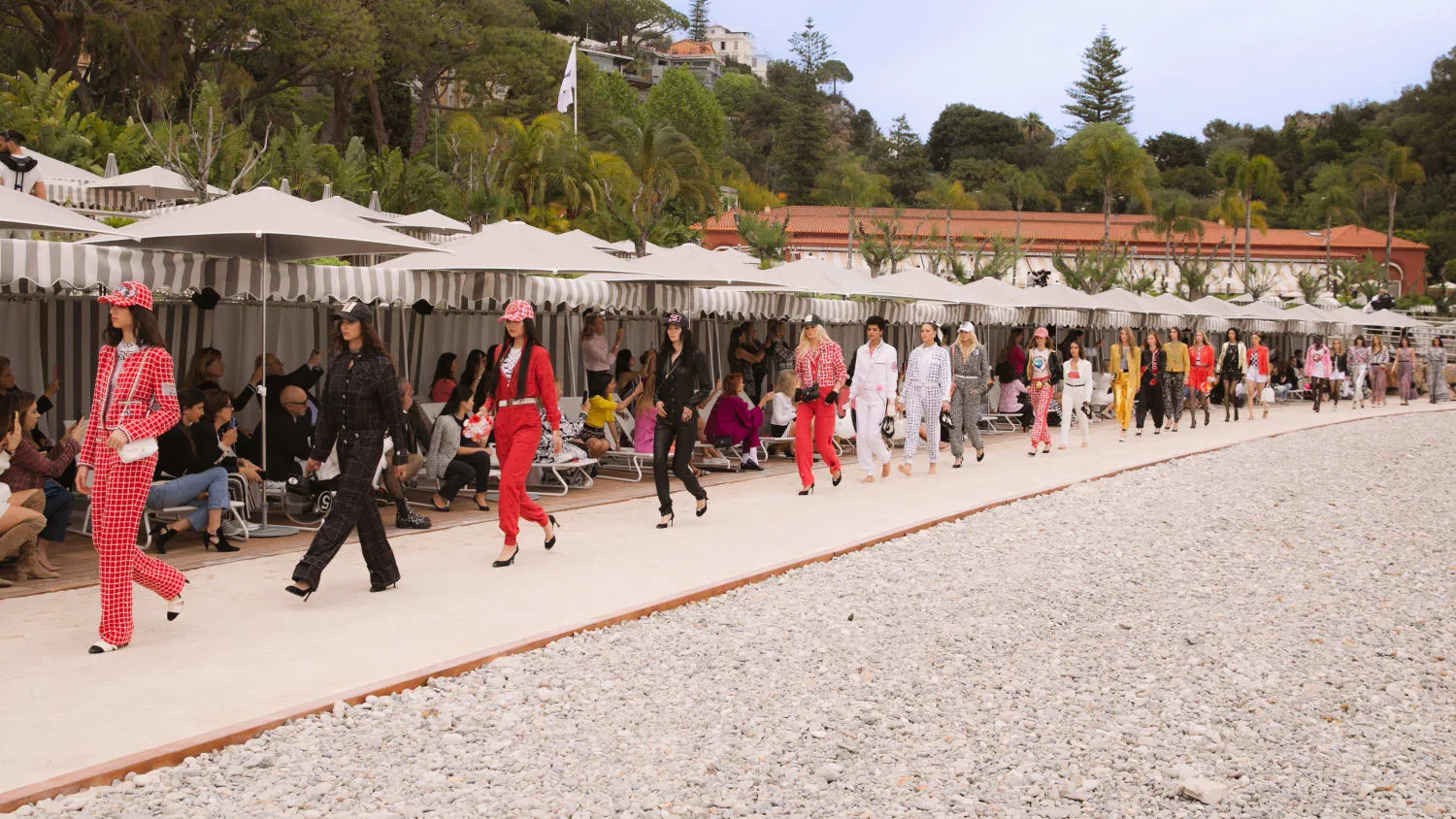 Bộ sưu tập&nbsp;Chanel Cruise 2023&nbsp;của Chanel l&agrave; &ldquo;b&agrave;i th&aacute;nh ca&rdquo; của gi&aacute;m đốc s&aacute;ng tạo Viard d&agrave;nh cho Monaco.