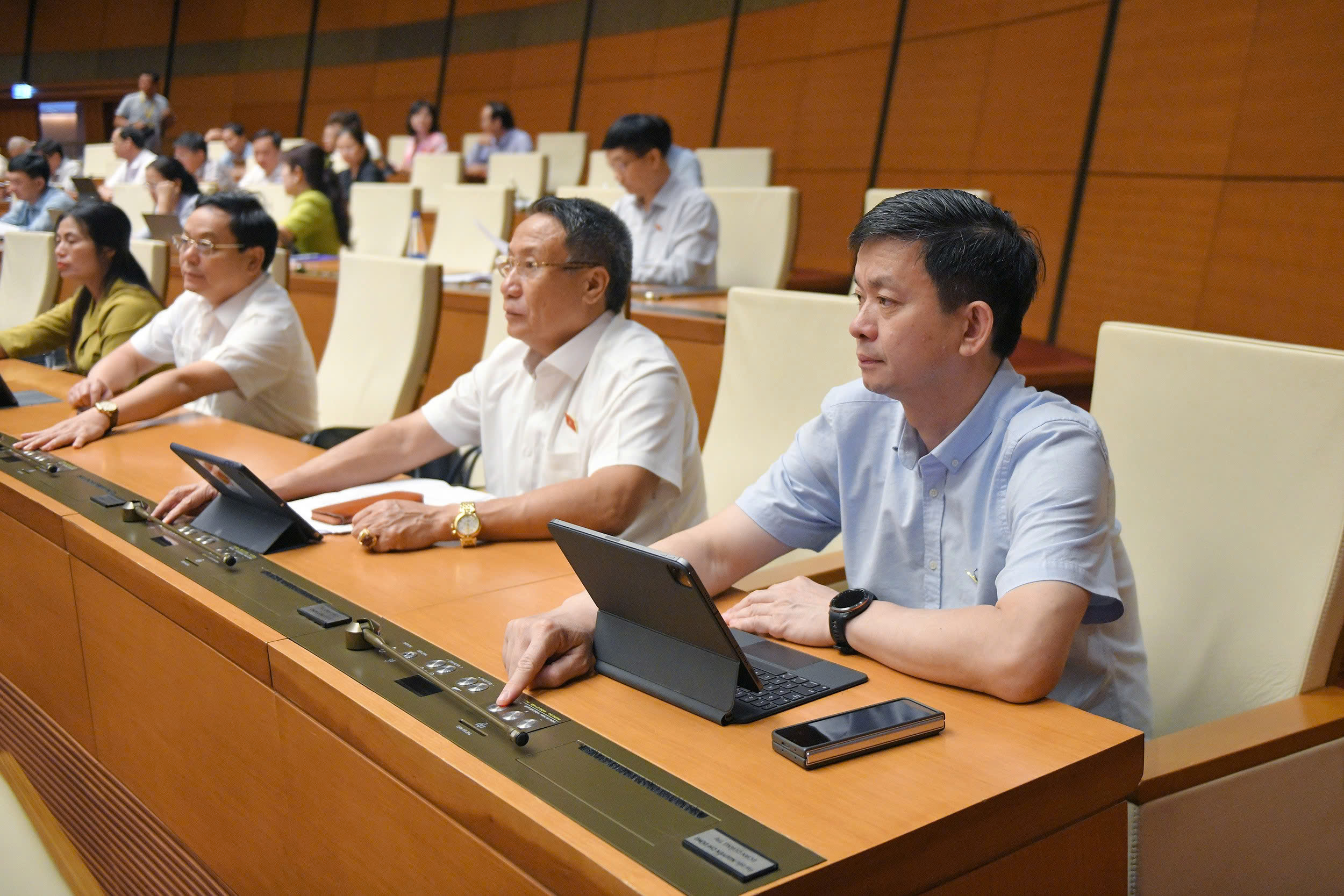 C&aacute;c đại biểu Link Trang Chủ PG88.Com Mới #2026 bấm n&uacute;t biểu quyết th&ocirc;ng qua luật.