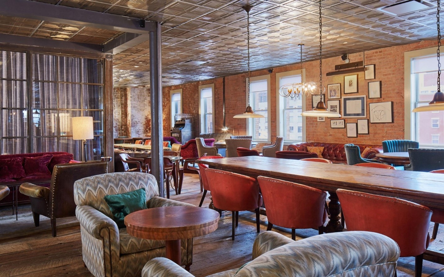 Soho House l&agrave; c&acirc;u lạc bộ th&agrave;nh vi&ecirc;n ri&ecirc;ng tư được y&ecirc;u th&iacute;ch bởi sự tin cậy, kết nối phi thường.