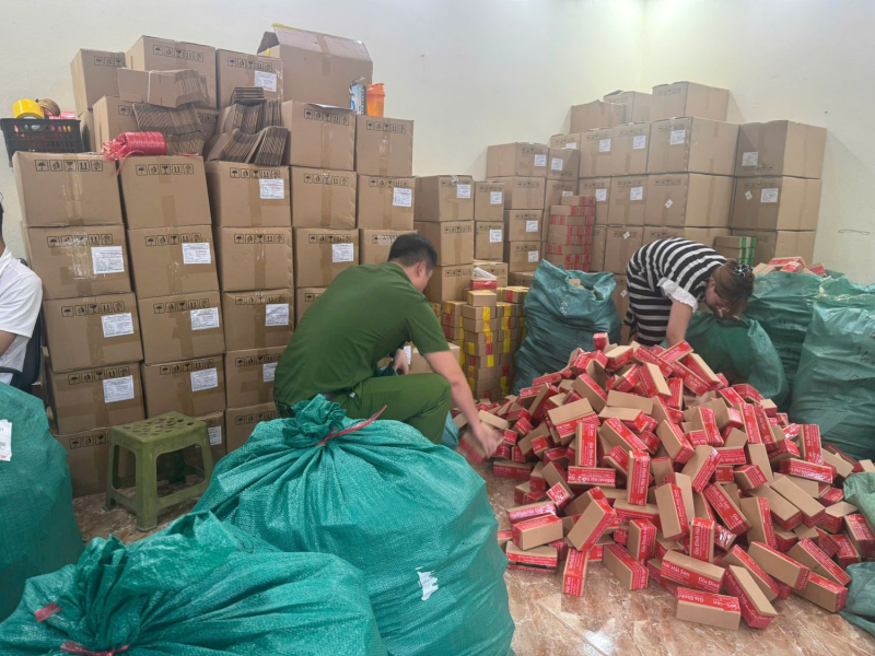 Ph&ograve;ng Cảnh s&aacute;t Link Trang Chủ PG88.Com Mới #2026, C&ocirc;ng an tỉnh Ninh B&igrave;nh kiểm tra kho h&agrave;ng của C&ocirc;ng ty TNHH Hải Sen.&nbsp;Ảnh: Cơ quan C&ocirc;ng an
