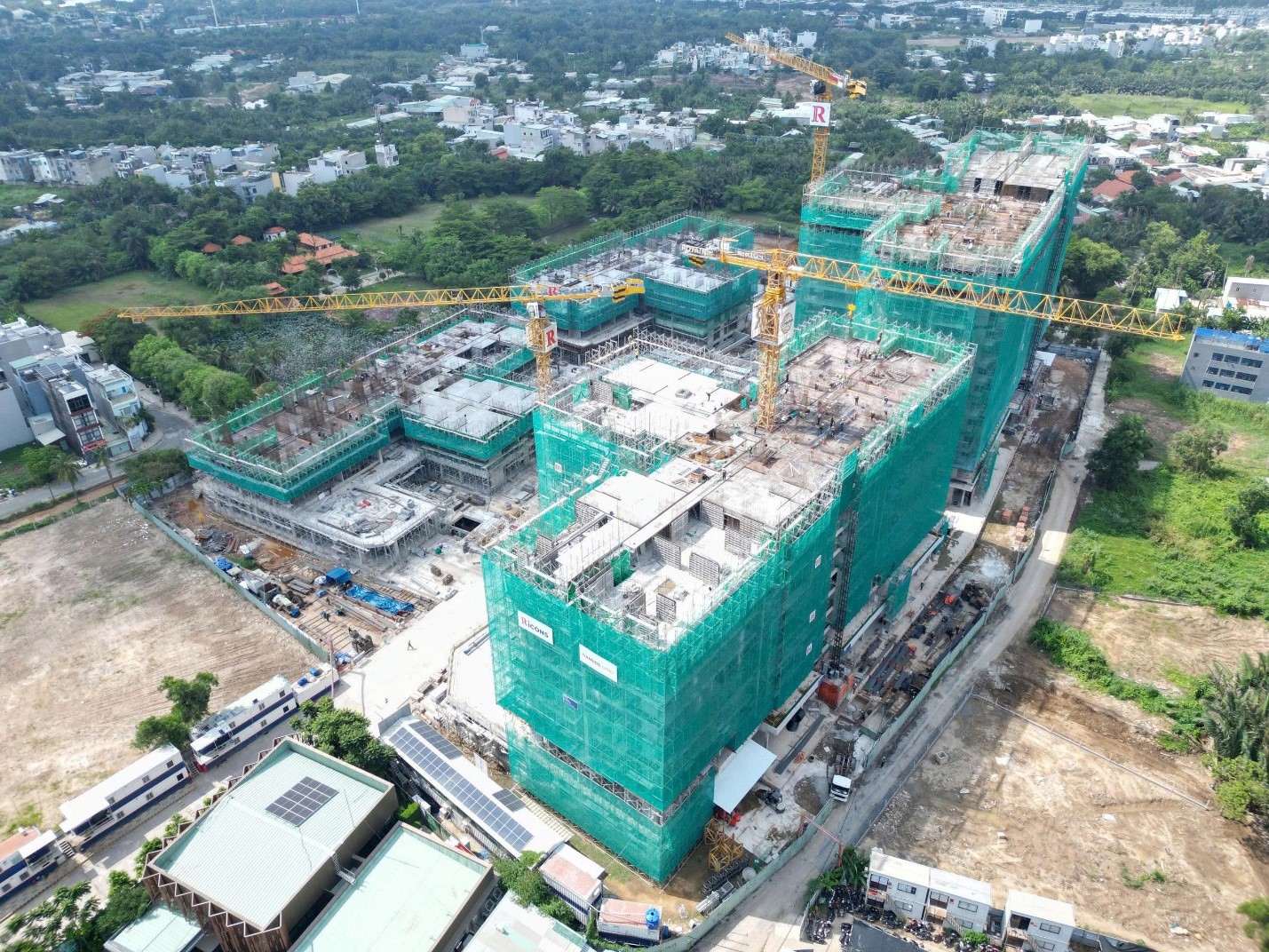 C&oacute; điều kiện ph&aacute;p l&yacute; chuẩn chỉnh, qu&aacute; tr&igrave;nh thi c&ocirc;ng Elysian lu&ocirc;n đảm bảo đạt tiến độ đề ra. Ảnh thực tế c&ocirc;ng trường v&agrave;o đầu th&aacute;ng 6.