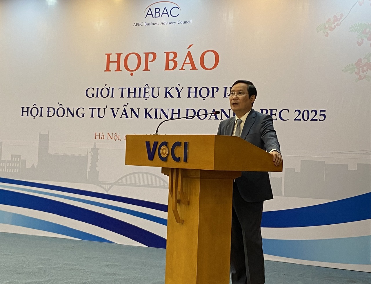 &Ocirc;ng Phạm Tấn C&ocirc;ng, Chủ tịch VCCI, Chủ tịch ABAC Việt Nam, ph&aacute;t biểu tại họp b&aacute;o.&nbsp;