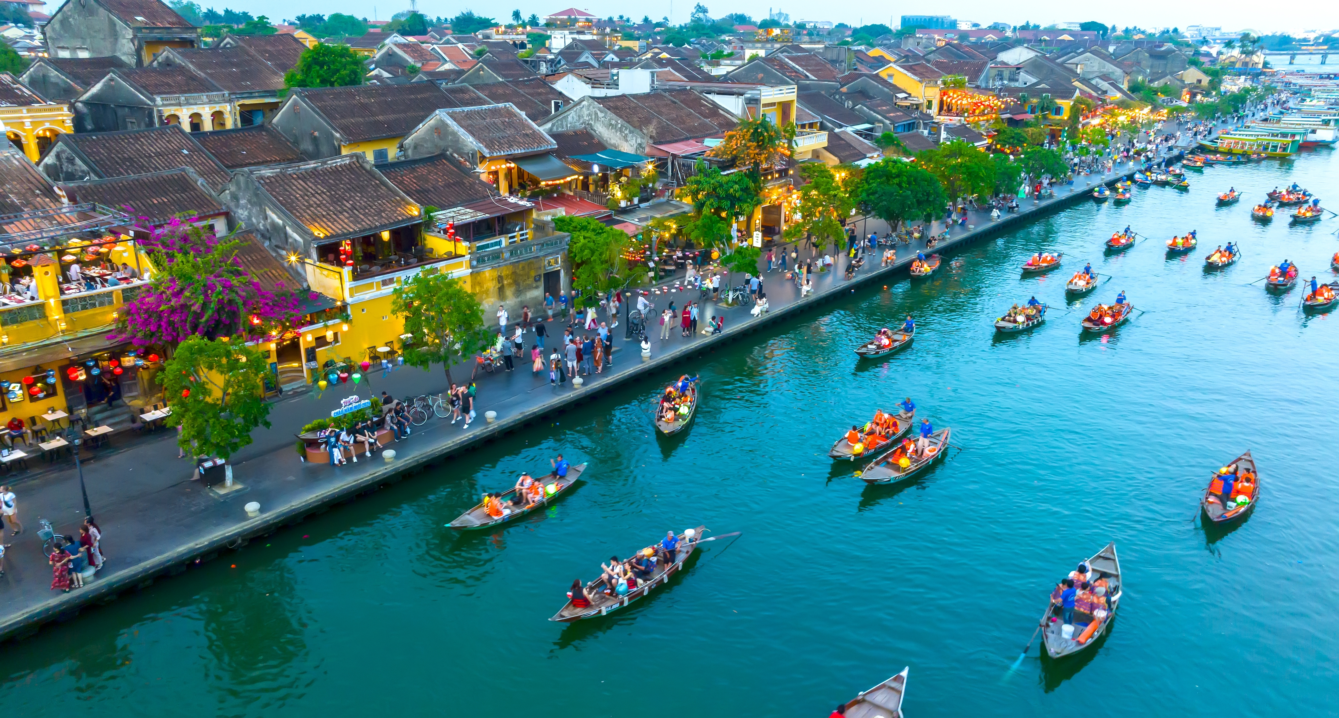 Hội An l&agrave; điểm du lịch y&ecirc;u th&iacute;ch của du kh&aacute;ch trong v&agrave; ngo&agrave;i nước. Ảnh: Shutterstock