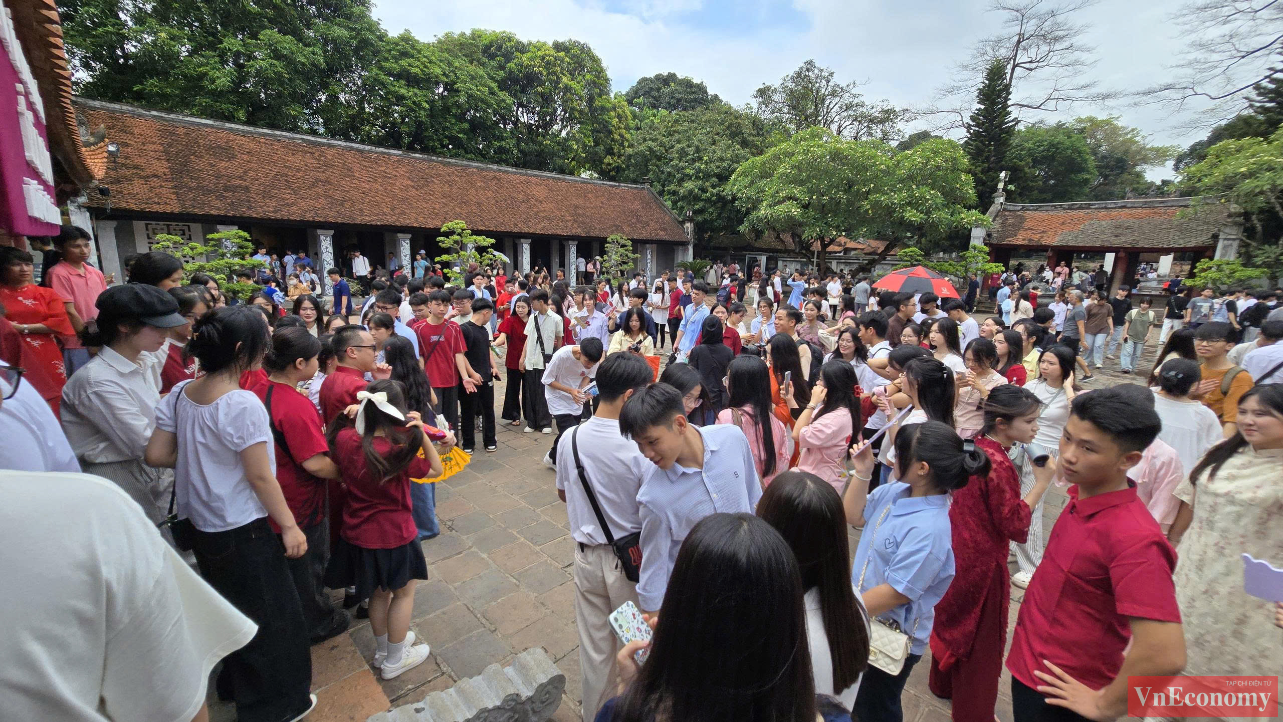 Văn Miếu - Quốc Tử Gi&aacute;m l&agrave; khu di t&iacute;ch t&acirc;m linh, biểu tượng của tr&iacute; tuệ, truyền thống hiếu học.
