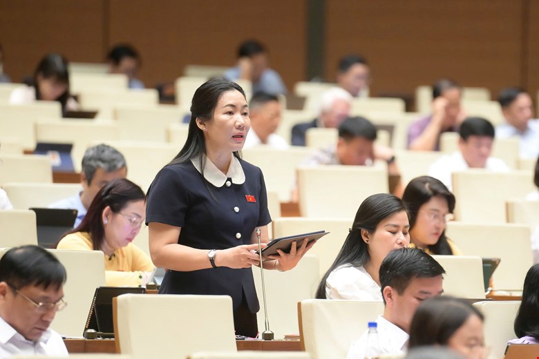 Đại biểu Trần Thị Thu Phước, đo&agrave;n Kon Tum ph&aacute;t biểu &yacute; kiến (Ảnh: MediaLink Trang Chủ PG88.Com Mới #2026).