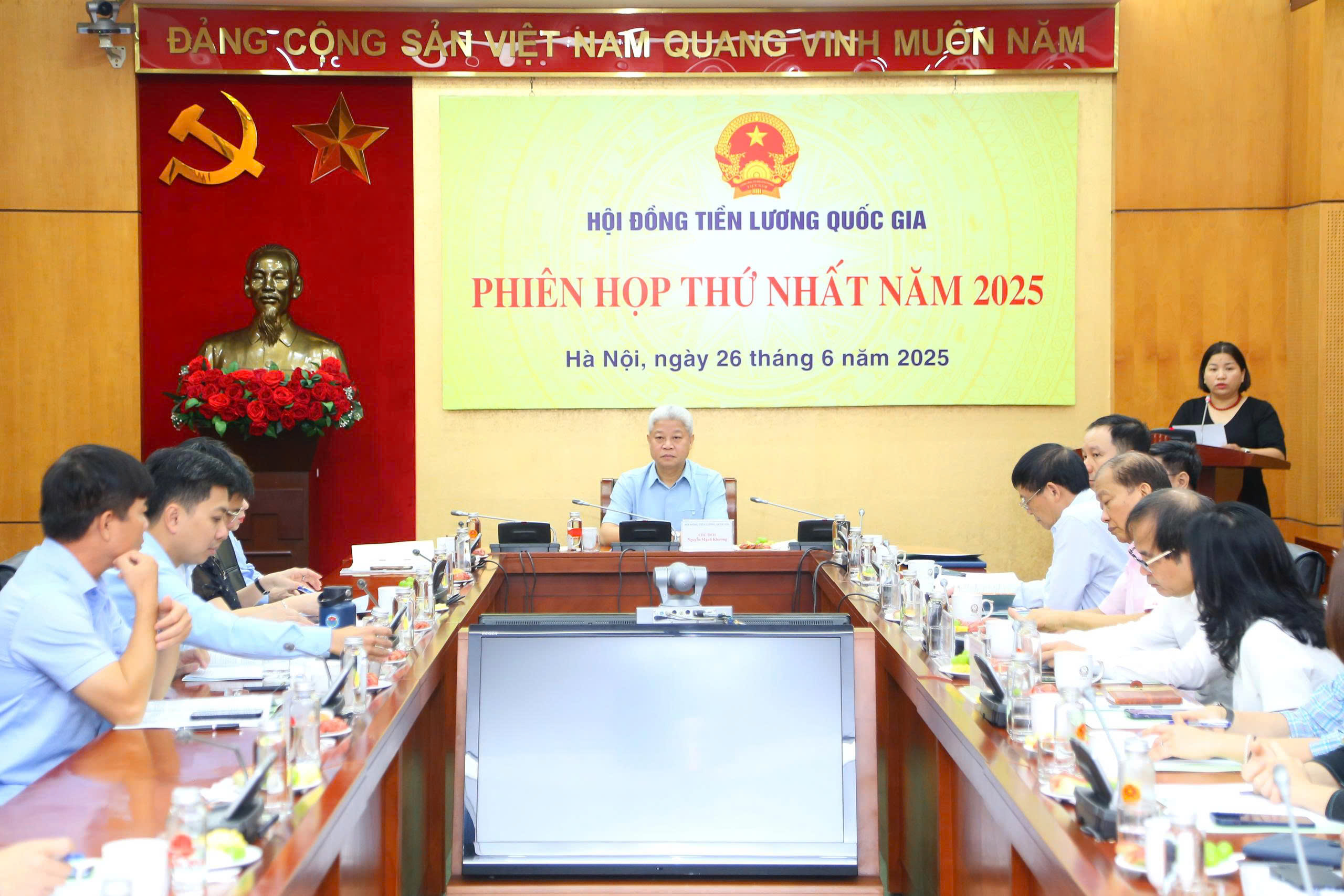 Hội đồng Tiền lương quốc gia họp phi&ecirc;n đầu ti&ecirc;n. Ảnh: Hoa L&ecirc;.
