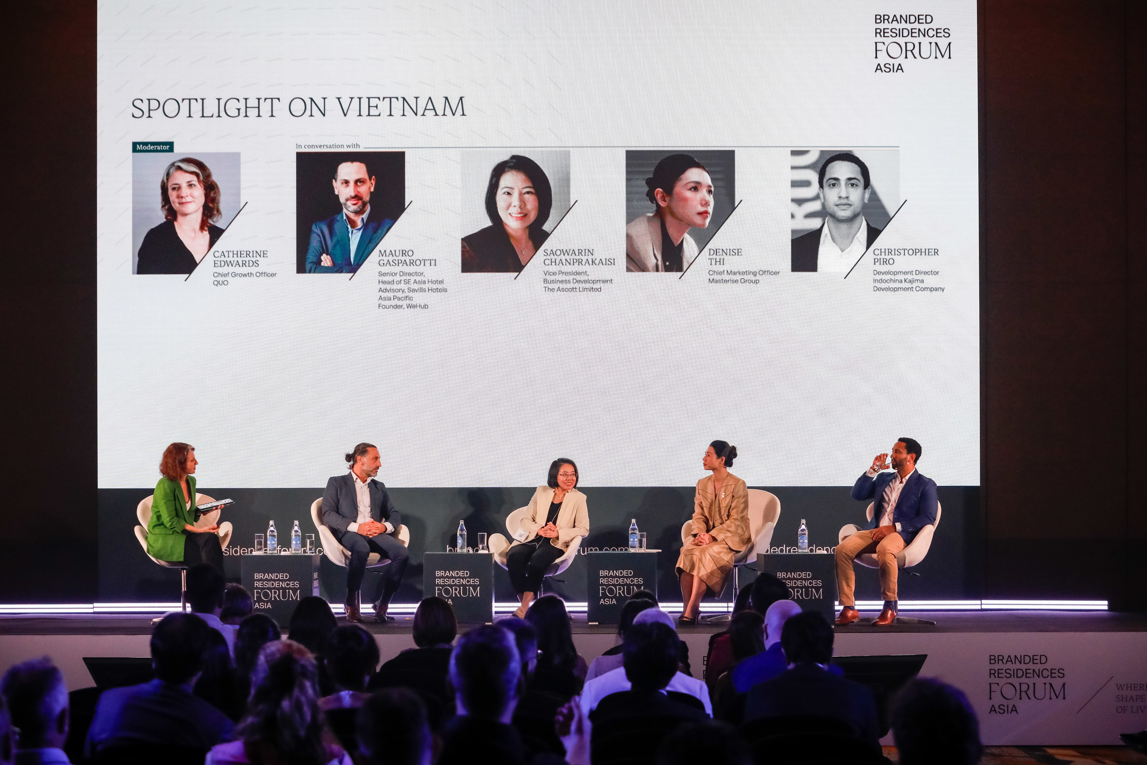 B&agrave; Thi Anh Đ&agrave;o, Gi&aacute;m đốc khối Marketing Masterise Group, chi sẻ về định hướng mở rộng kh&aacute;i niệm &ldquo;branded residences&rdquo; tại Branded Residences Forum Asia 2025.