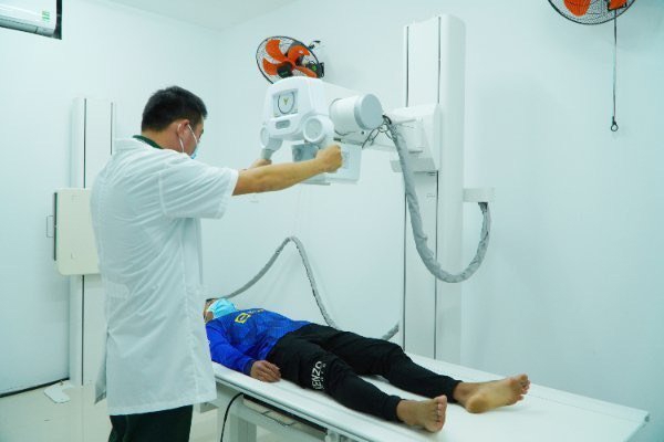 Kh&aacute;m chữa bệnh bảo hiểm y tế. Ảnh: Duy Nguyễn.