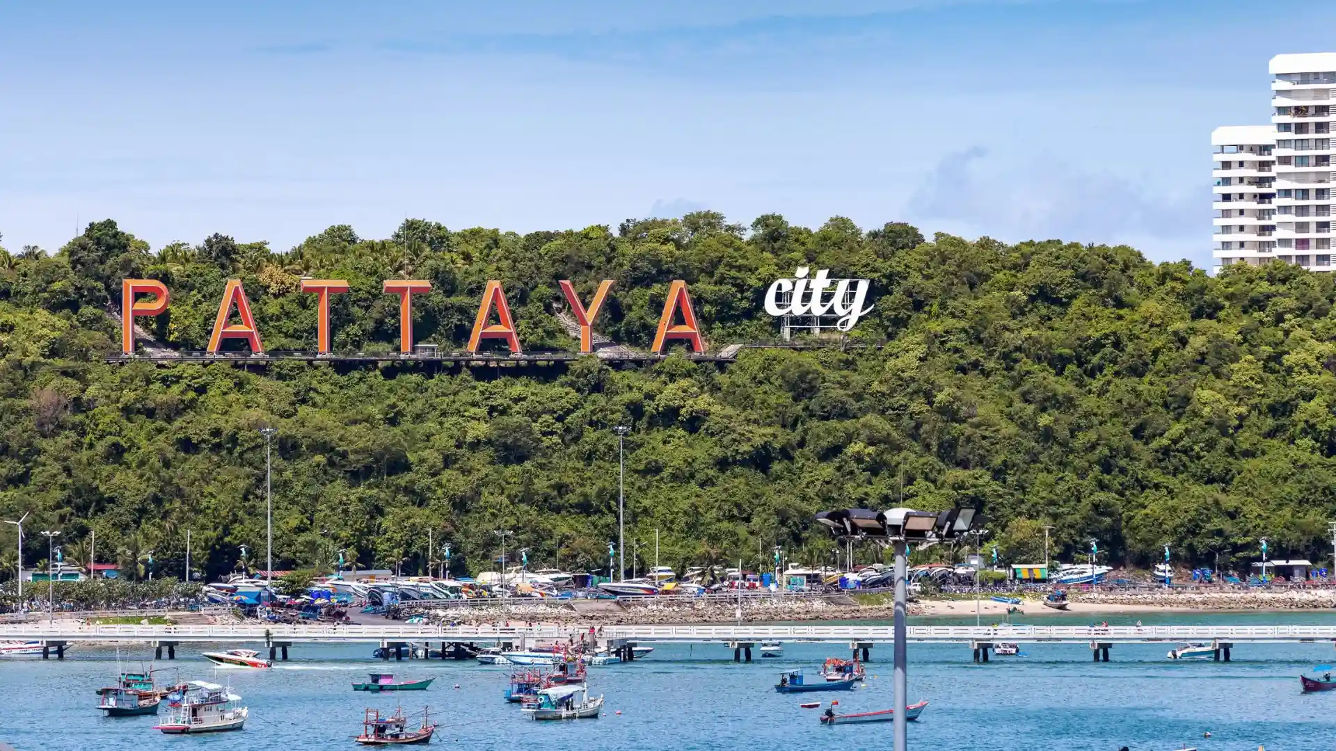 C&aacute;c tour nước ngo&agrave;i gi&aacute; tầm trung đi Th&aacute;i Lan, Singapore, Malaysia ước t&iacute;nh chiếm 60% tổng số tour b&aacute;n ra dịp h&egrave;.