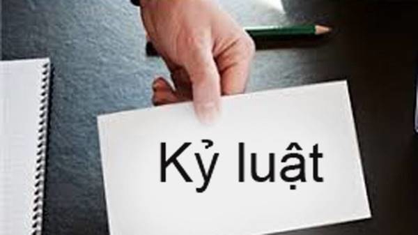 Bãi bỏ hình thức kỷ luật giáng chức và hạ bậc lương đối với công chức 