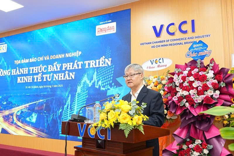 &Ocirc;ng V&otilde; T&acirc;n Th&agrave;nh, Ph&oacute; Chủ tịch Li&ecirc;n đo&agrave;n Pg88ok ưu đãi hấp dẫn v&agrave; C&ocirc;ng nghiệp Việt Nam (VCCI), ph&aacute;t biểu tại tọa đ&agrave;m.