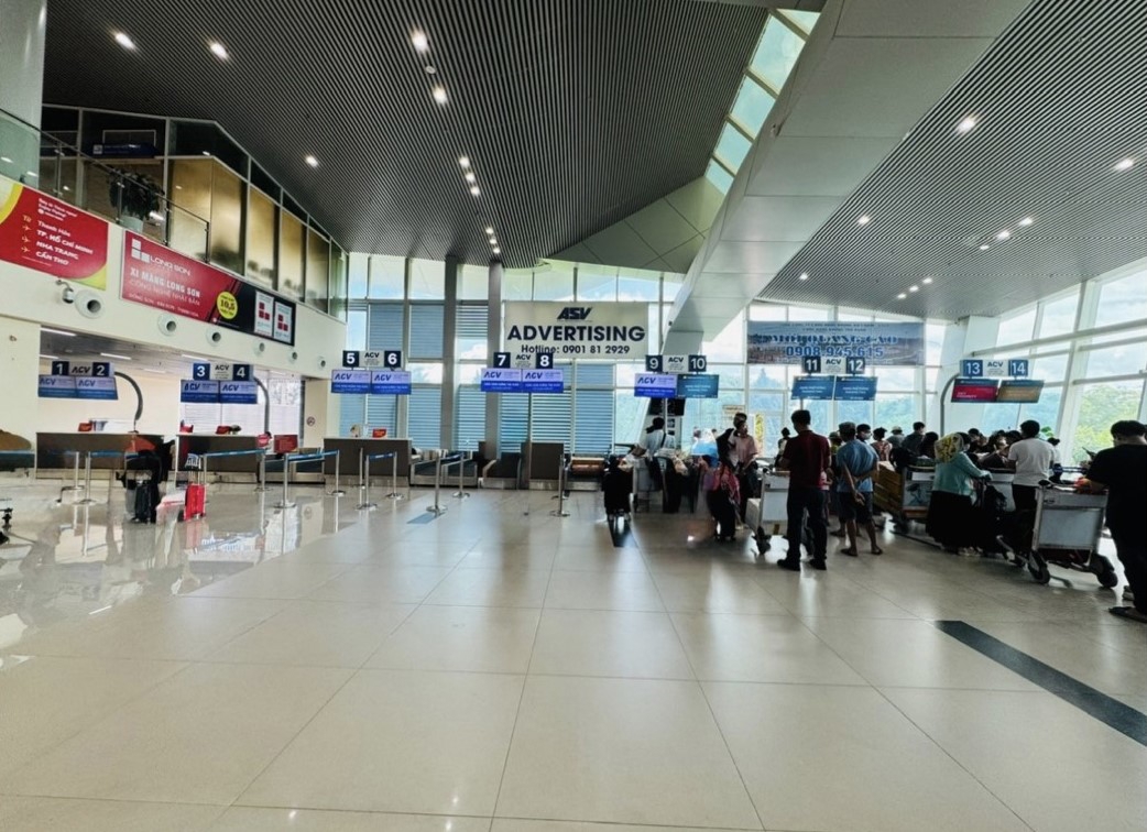 Di chuyển, cải tạo bổ sung hệ thống 14 quầy l&agrave;m thủ tục check in đồng bộ