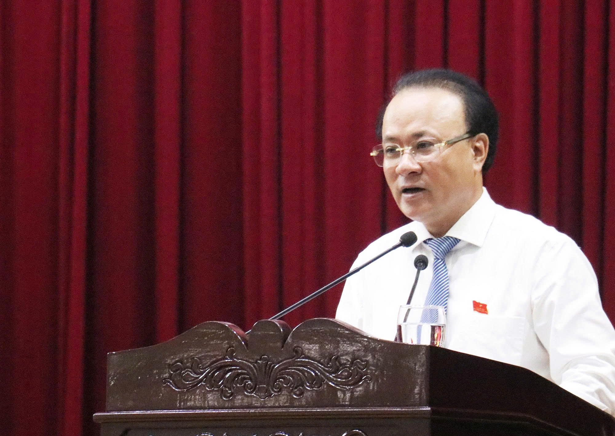 Ph&oacute; Chủ tịch Thường trực HĐND tỉnh Nguyễn Nam Đ&igrave;nh ph&aacute;t biểu tại phi&ecirc;n chất vấn. Ảnh: Thương Huyền