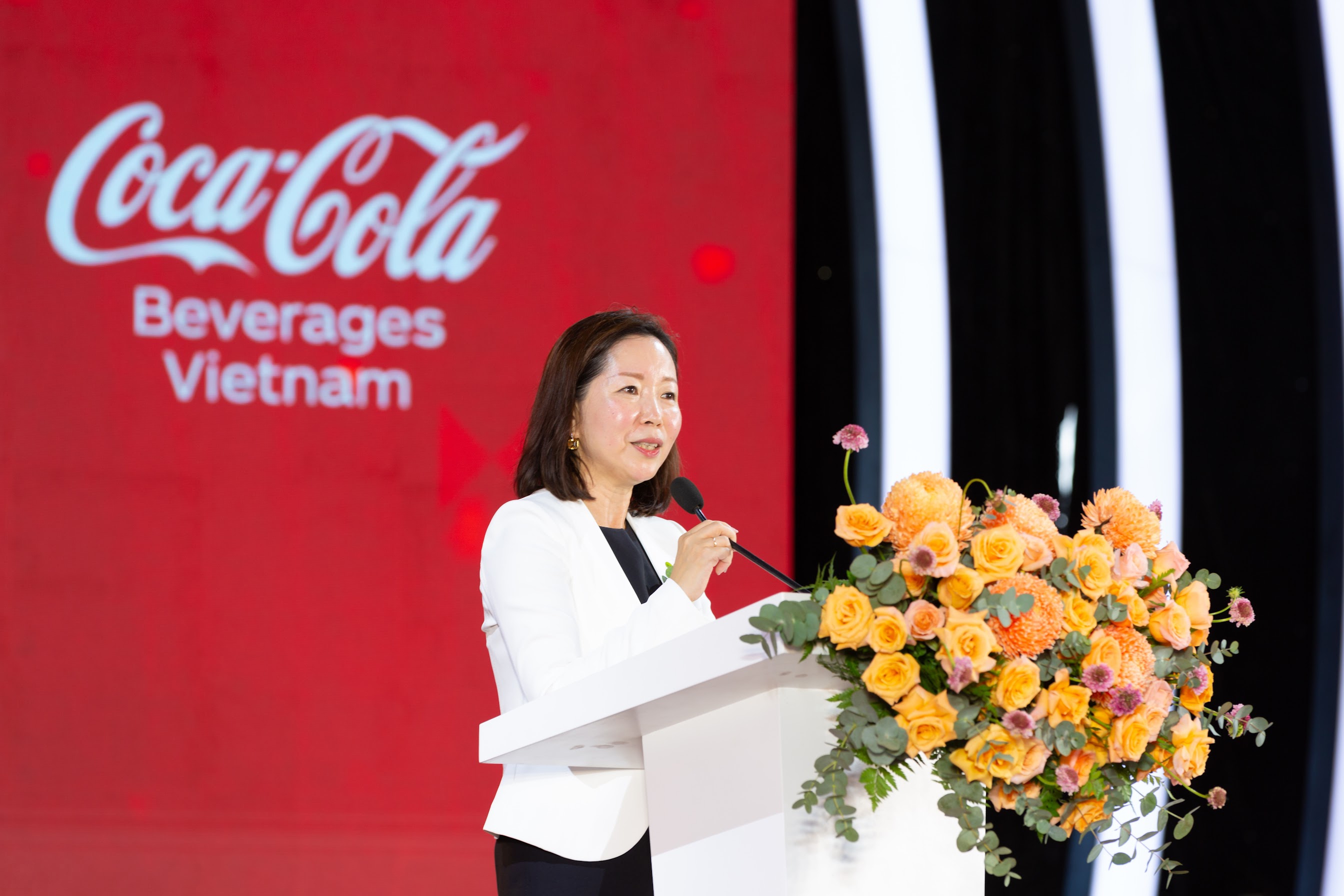B&agrave; Milly Cheng, Tổng Gi&aacute;m đốc Coca-Cola Việt Nam ph&aacute;t biểu tại sự kiện.