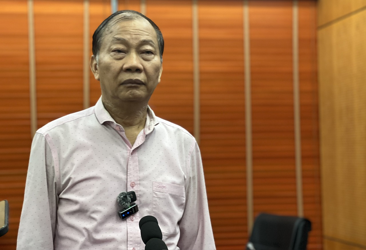 &Ocirc;ng Ho&agrave;ng Quang Ph&ograve;ng, Ph&oacute; Chủ tịch Li&ecirc;n đo&agrave;n Pg88ok ưu đãi hấp dẫn v&agrave; C&ocirc;ng nghiệp Việt Nam (VCCI) trao đổi sau phi&ecirc;n họp.