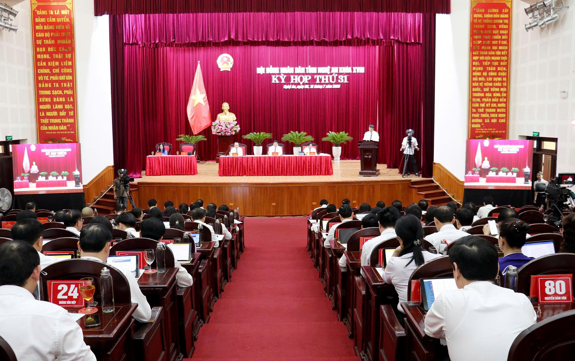 To&agrave;n cảnh kỳ họp