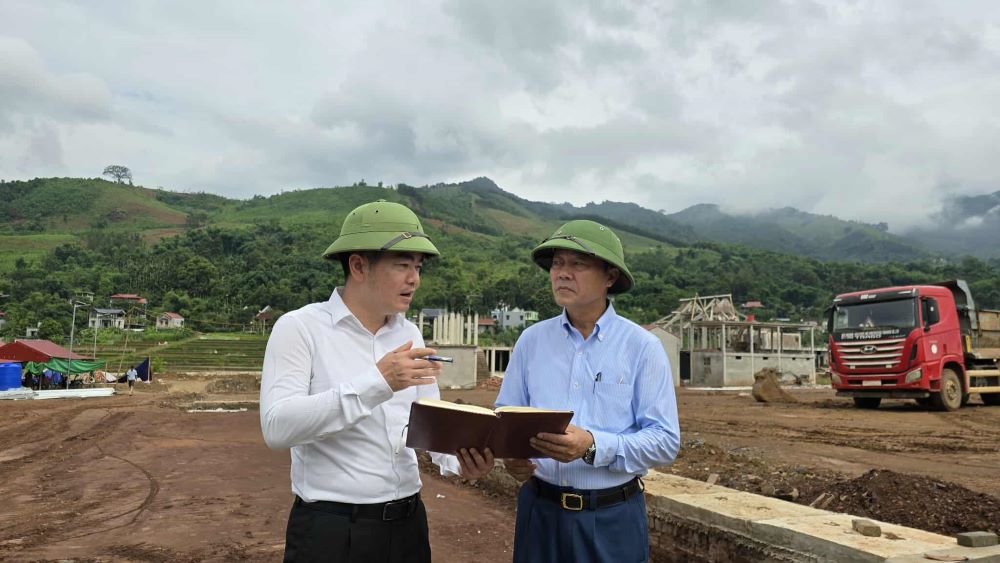 Ph&oacute; Cục trưởng Cục Quản l&yacute; đ&ecirc; điều v&agrave; Ph&ograve;ng chống thi&ecirc;n tai Nguyễn Văn Tiến thị s&aacute;t khu T&aacute;i PG88 Sòng bạc trực tuyến TOP 1 Việt Nam | Casino, Nổ Hũ x&oacute;m R&agrave;i. Ảnh Chu Kh&ocirc;i.